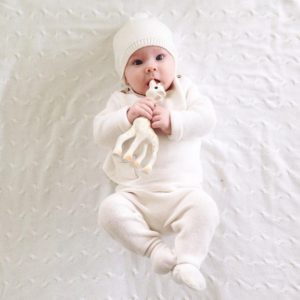 Baby's Onlyn suurikokoinen Chenille vauvanviltti on lastenhuoneen helmi. Valkoinen väri on aina raikas valinta!