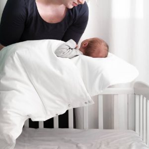 Baby Wallaby Ensipeiton avulla vauva on helppo siirtää syötön jälkeen takaisin omaan sänkyyn vauvan heräämättä. Tämä peitto auttaa vauvaa nukkumaan rauhallisemmin ja pidempiä unia.
