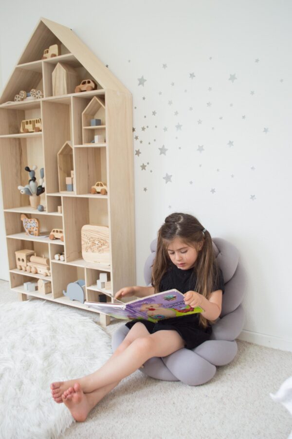 Wood'n'Wool iso lattiatyyny Suuren lattiatyynyn avulla luot lastenhuoneeseen mukavia leikkipaikkoja. Tyynyn päällä voi lukea, leikkiä tai levätä.