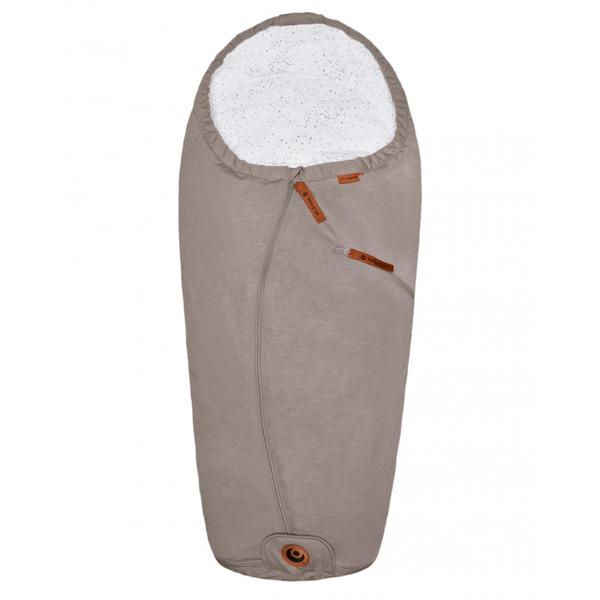 Easygrow Lyng Car Seat Bag lämpöpussi Sand. Easygrow Lyng kevytlämpöpussi on todellinen lapsiperhearjen helpottaja syksyllä, keväällä ja kesällä! Lämpöpussi on valmistettu laadukkaista ja turvallisista materiaaleista (OEKO-TEX® Standard 100). Lämpöpussin päällä on pieni tasku. Huppu on kiristettävissä ja nauhat kätkeytyvät turvallisesti lämpöpussin yläosassa olevaan taskuun.