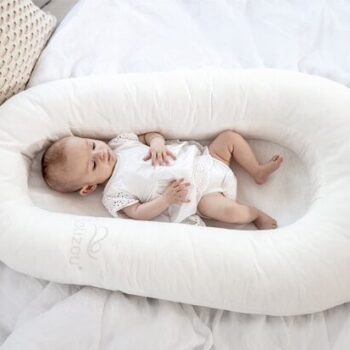 Lalizou unipesä on suunniteltu auttamaan vanhempia vauvan nukutuksessa. Vauva rentoutuu ja nukahtaa helpommin pesämäiseen ympäristöön. Pienelle vauvalle on tyypillistä, että jalat ja kädet heiluvat kesken unien, mutta vauva yleensä rauhoittuu, kun saa ympärilleen tiiviin, kapalomaisen tunteen.
