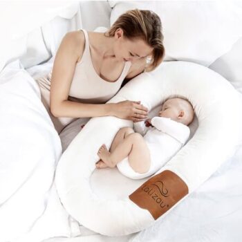 Jos vauva nukkuu vanhempien vieressä perhepedissä, Lalizou estää vauvaa kierähtämästä ja rauhoittaa jokaiselle nukkujalle oman tilan. Perhepedissä nukkuminen helpottaa yöimetyksiä ja voi rentouttaa äidin mieltä, kun vauva on koko ajan lähellä.