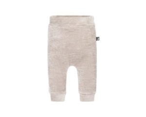 Babystyling samettipintaiset housut vauvalle, sävy Sand Housuissa on tyylikäs kuosi ja kaunis väri. Lahkeissa on resorit, jotka auttavat pitämään vauvan paremmin lämpöisenä sekä pidentävät samalla housujen käyttöikää.