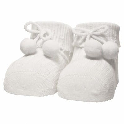 Laadukkaat valkoiset vastasyntyneen pom pom sukat Pehmeät ja suloiset sukat pitävät pienet varpaat lämpöisenä ja ovat mukavat jalassa! Kangas on ribbikuvioista ja edessä on kaksi pientä pom pom palloa!