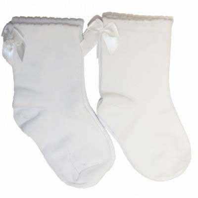 Laadukkaat valkoiset vastasyntyneen rusettisukat, 2 kpl Pehmeät ja suloiset sukat pitävät pienet varpaat lämpöisenä ja ovat mukavat jalassa!