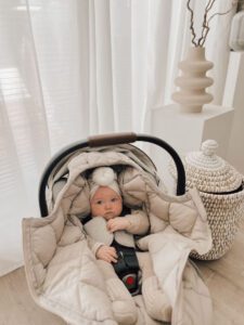 Tyylikkään mallinen ja kauniinsävyinen LeoKid Light Compact kevytlämpöpussi on täydellinen valinta vauvan nukuttamiseen ulos tai ulkoiluun leudoimmille säille.