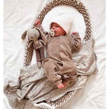 Helppo pukea vauvalle!