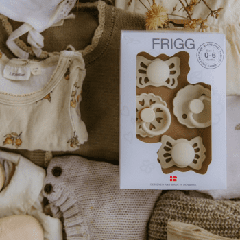 FRIGG Baby's First Pacifier Floral Heart tuttisetti vauvalle 0-6kk