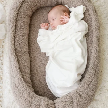 Babylyn beige teddy-unipesä vauvalle