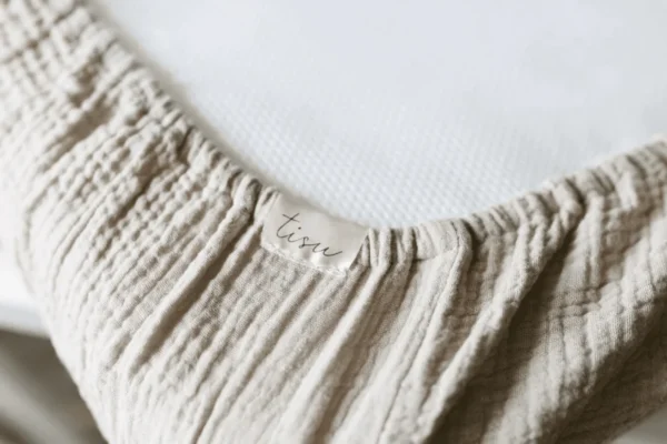 Tisun pinnasängyn aluslakana, sävyssä vaaleanbeige