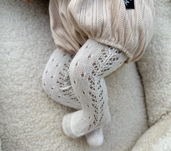 Laadukkaat ja kauniit Cóndor sukkahousut sivupitsillä!