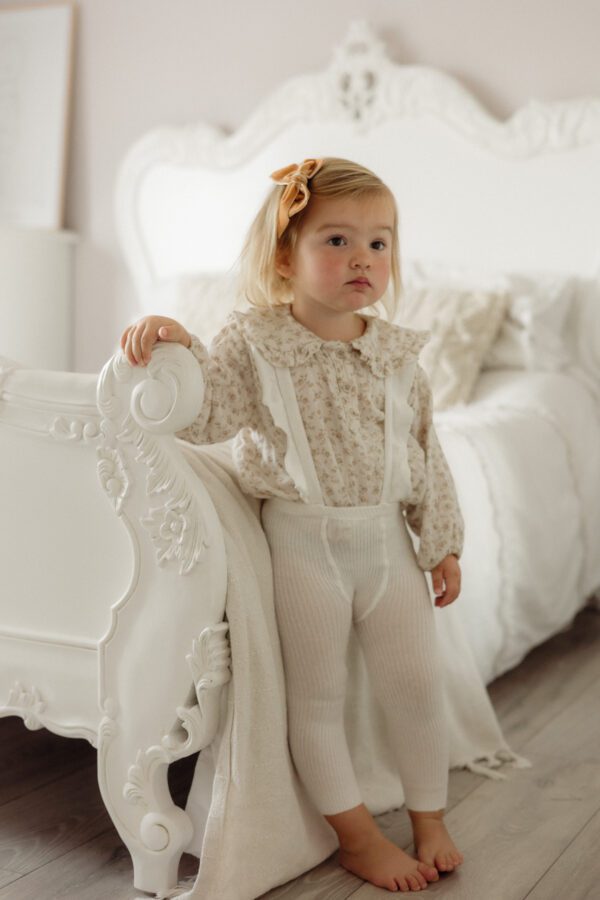 Ihastuttavat leggingsit frillahenkseleillä pienelle tytölle!

Picture: @beabea_and_me