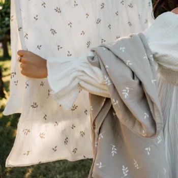 Pussilakanat_Cream_leaves