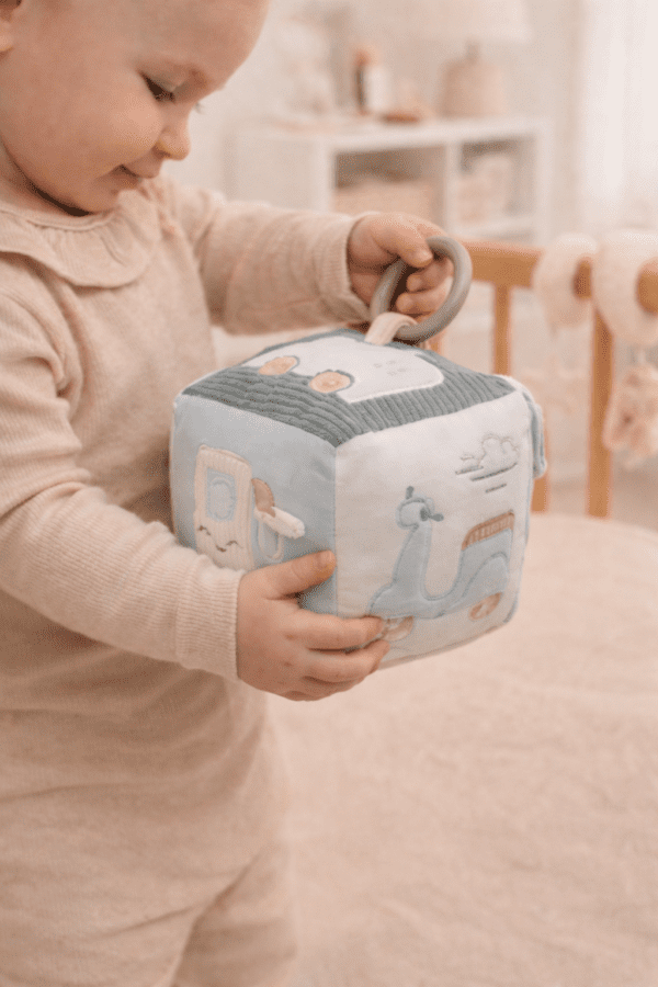 2F74E844-44A2-49EB-89D9-91653419E895