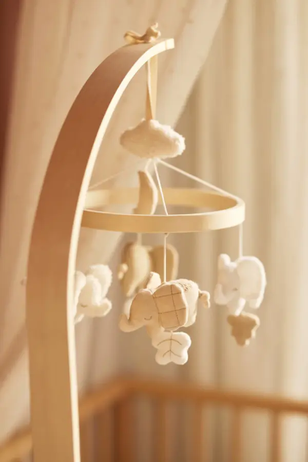 Tämä vauvamobile viihdyttää vauvaa!