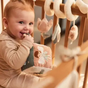 Kehittää lapsen aisteja ja hienomotoriikkaa!