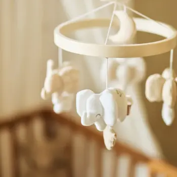 Tämä vauvamobile viihdyttää vauvaa!