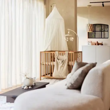 Kiinnitä tähän mobile viihdyttämään vauvaa!