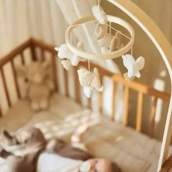 Tämä vauvamobile viihdyttää vauvaa!