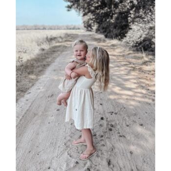 Kaunis ja tyttömäinen mekko!