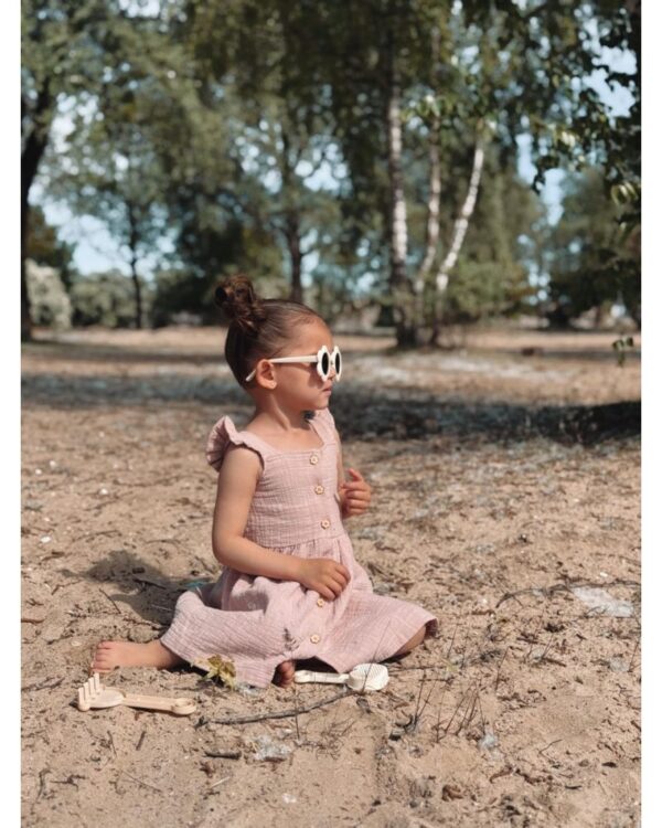 Kaunis ja tyttömäinen mekko!